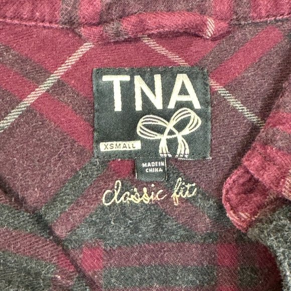TNA Aritzia Women's XS Classic Fit Red & Black Plaid Flannel Shirt Button Down - Picture 3 of 10